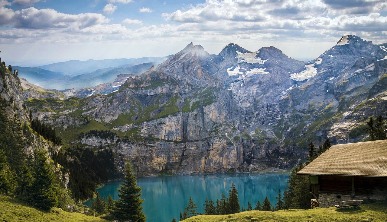 Danau Oeschinen: Keindahan Alami di Pegunungan Alpen