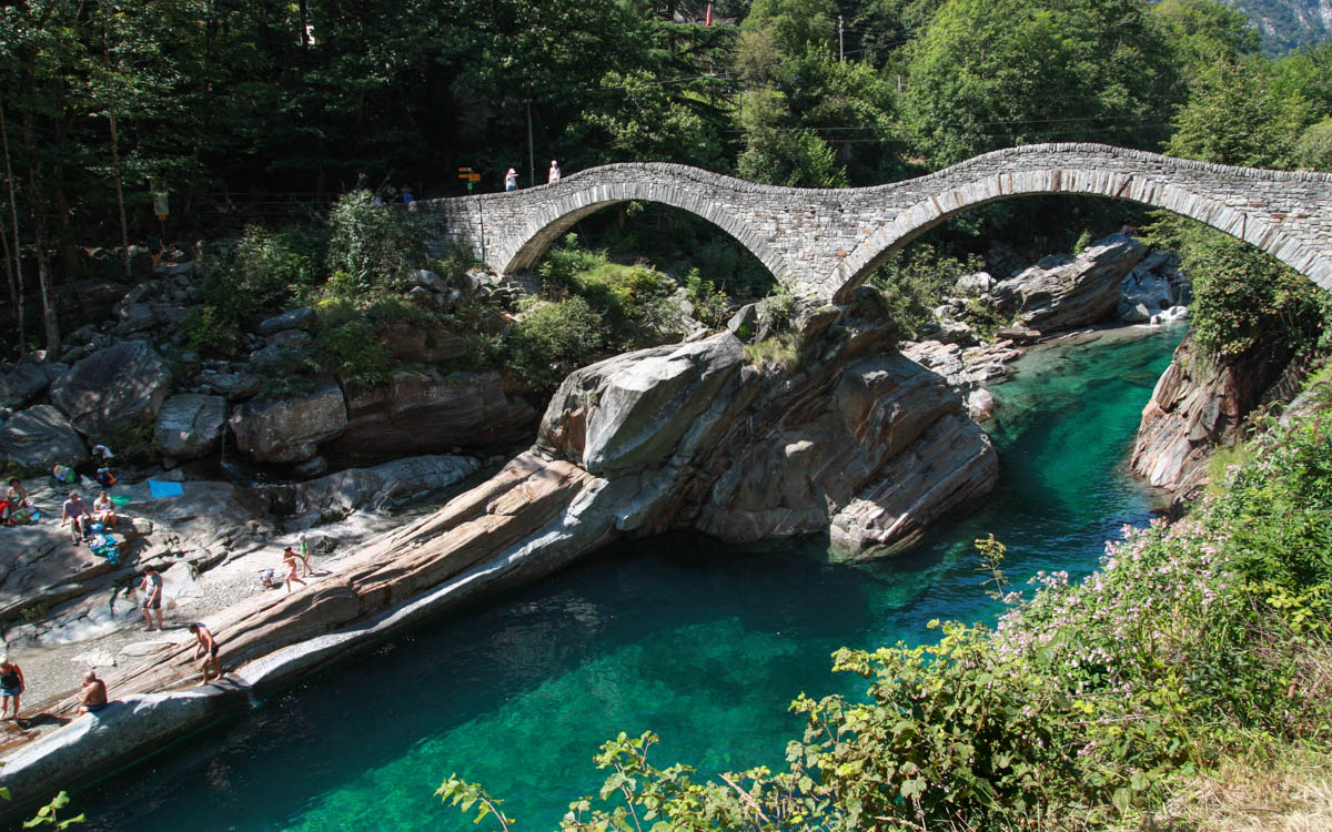 Valle Verzasca: Keindahan Alam yang Memikat di Swiss